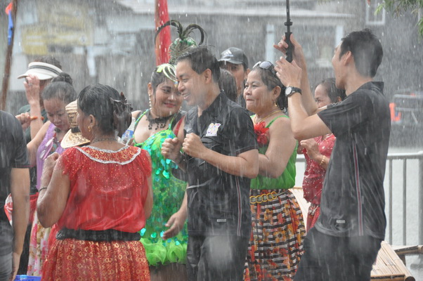 On Ground’ klong17_resize.JPG